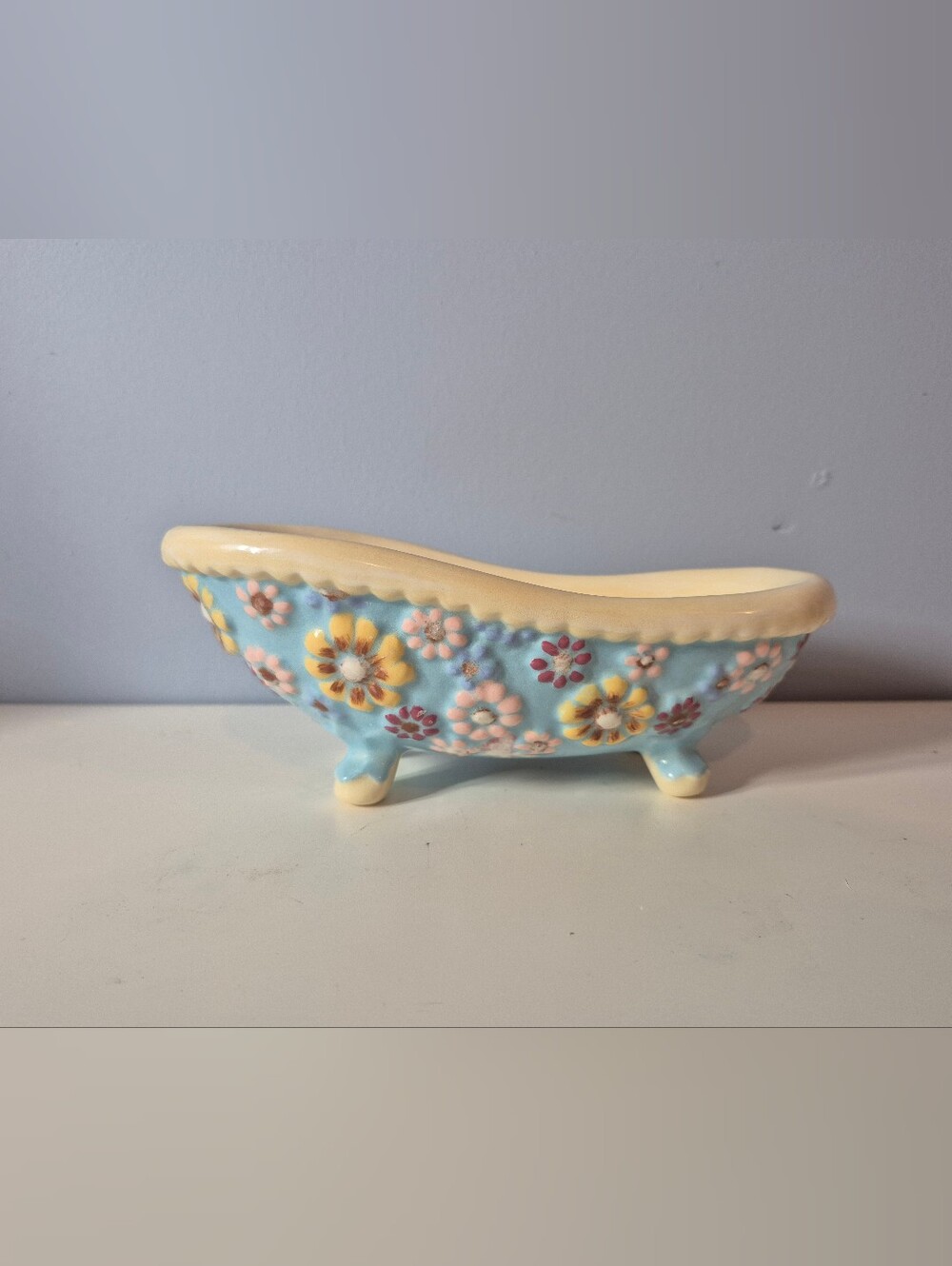 Vintage 1975 Arnel's Ceramic Clawfoot Bathtub Soap Dish Raised Floral Blue